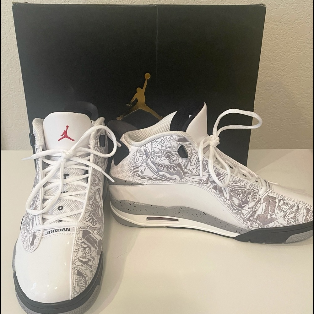 Nike White and Black Graphic Athletic Shoes